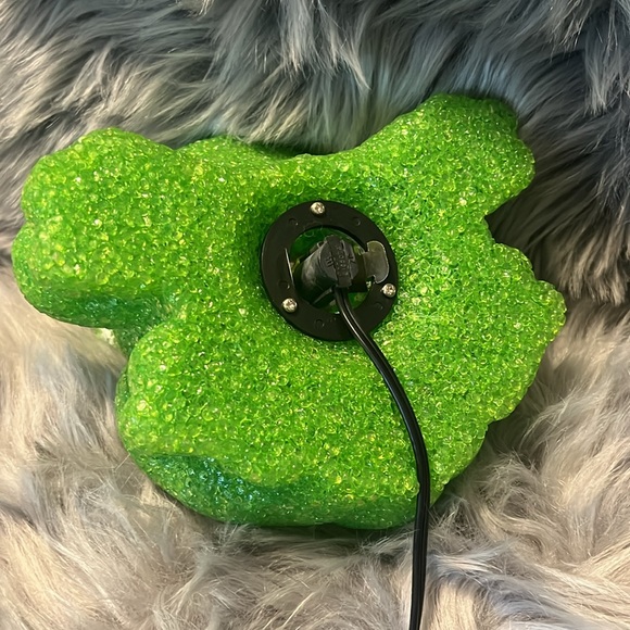 Cute Vintage Sitting Frog Lamp made from Melted Plastic Beads - Picture 6 of 10